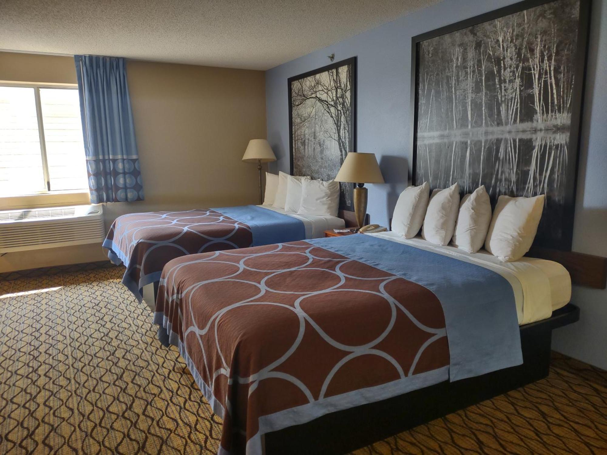 Super 8 By Wyndham Adrian Hotel Екстериор снимка