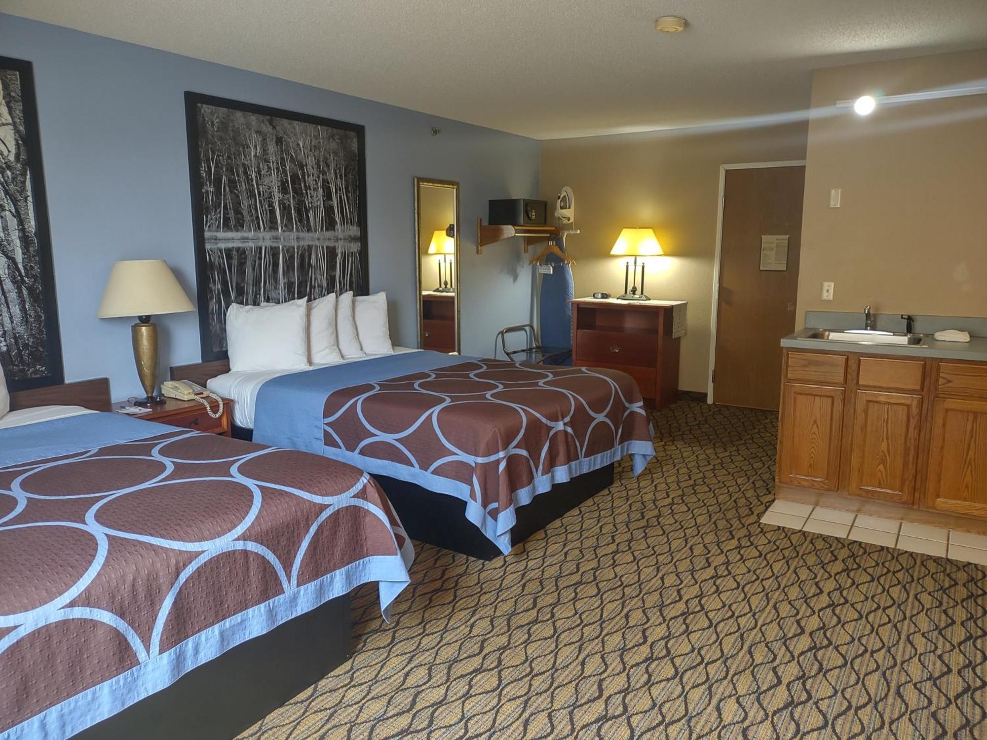 Super 8 By Wyndham Adrian Hotel Екстериор снимка